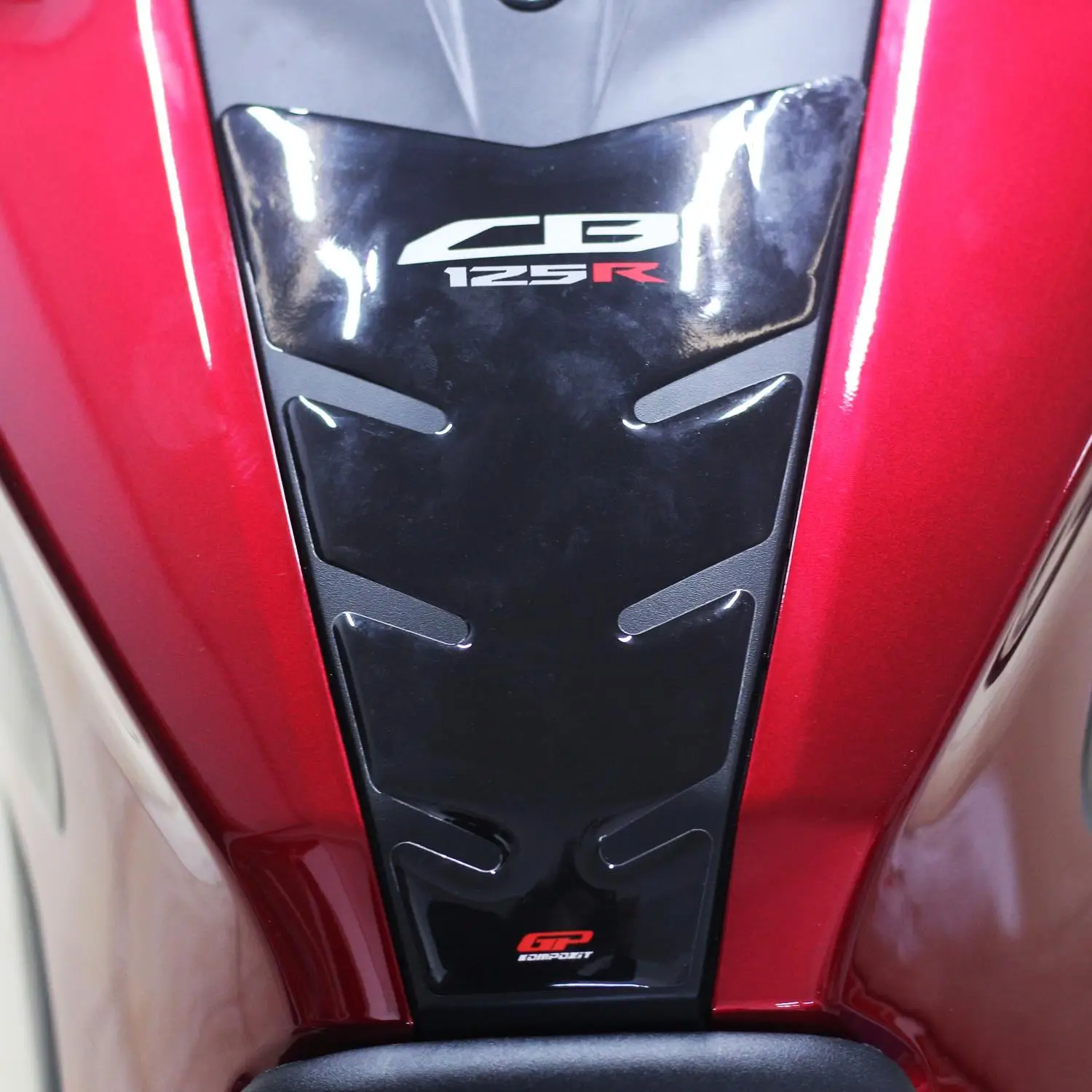 GP Kompozit Honda CB125R 2018-2019 Uyumlu Tank Pad Seti Siyah GP Kompozit Honda CB125R 2018-2019 Uyumlu Tank Pad Seti Siyah